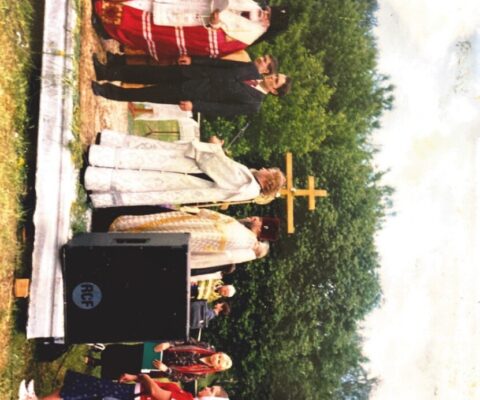 Прибытие Большого Волжского крестного хода к месту будущего савеловского храма. 2005 г.